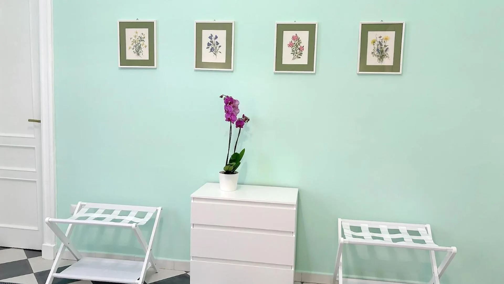Quid Juris 28 - Santa Lucia Apartment Naples 0*,