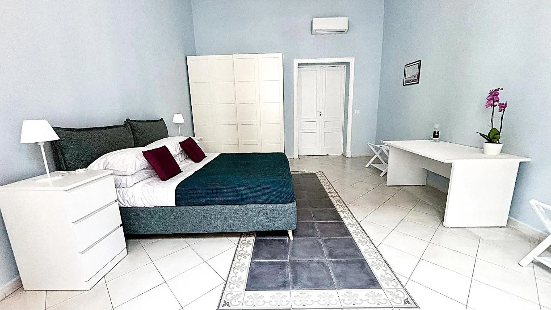 Quid Juris 28 - Santa Lucia Apartment Naples