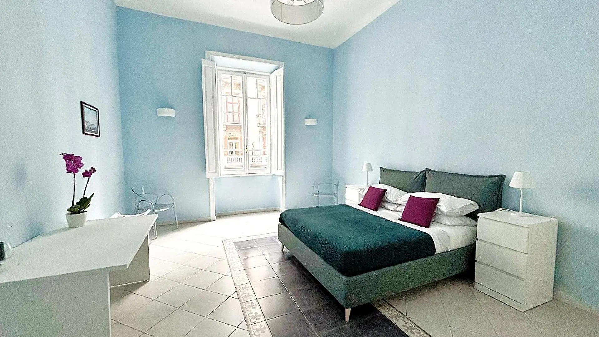 Quid Juris 28 - Santa Lucia Apartment Naples Italy